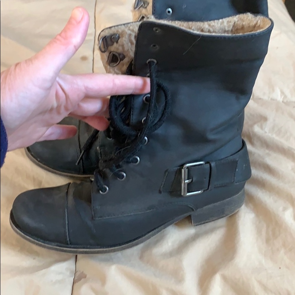 Woman’s boot - Picture 3 of 5
